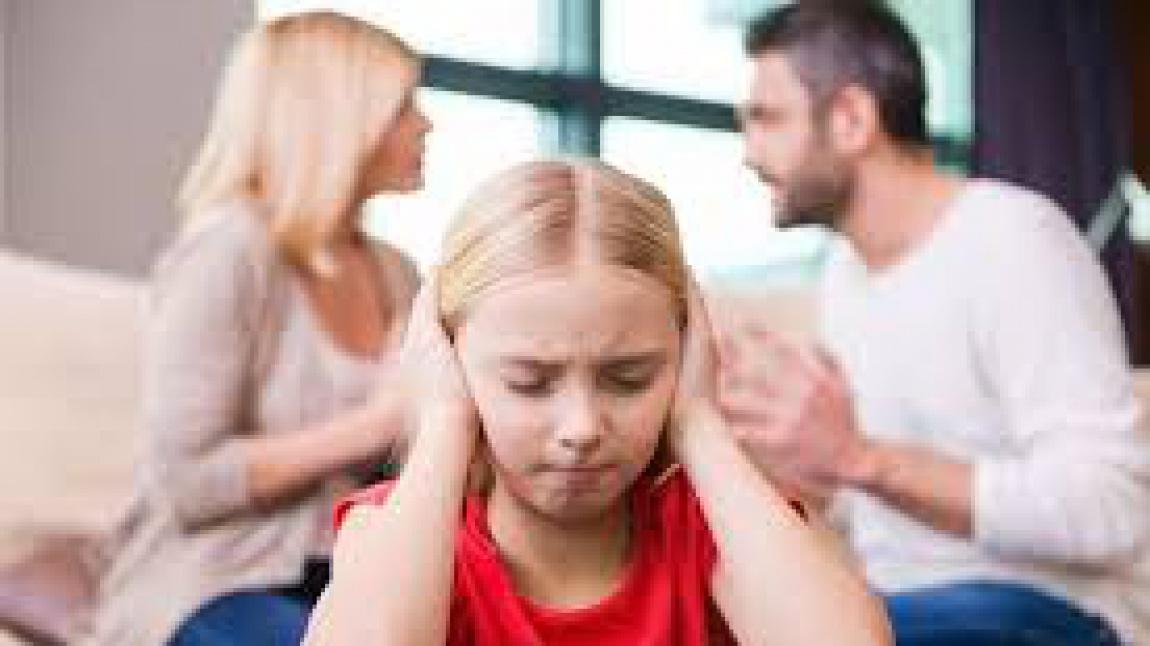 Anne Baba Davranışları Çocukların Psikolojisini Nasıl Etkiliyor?