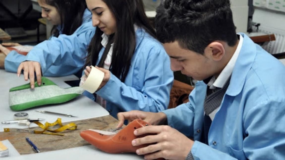 8.Sınıf Öğrencileri İçin Mesleki eğitim Tanıtım (Ayakkabı ve Saraciye Teknolojisi Alanı)