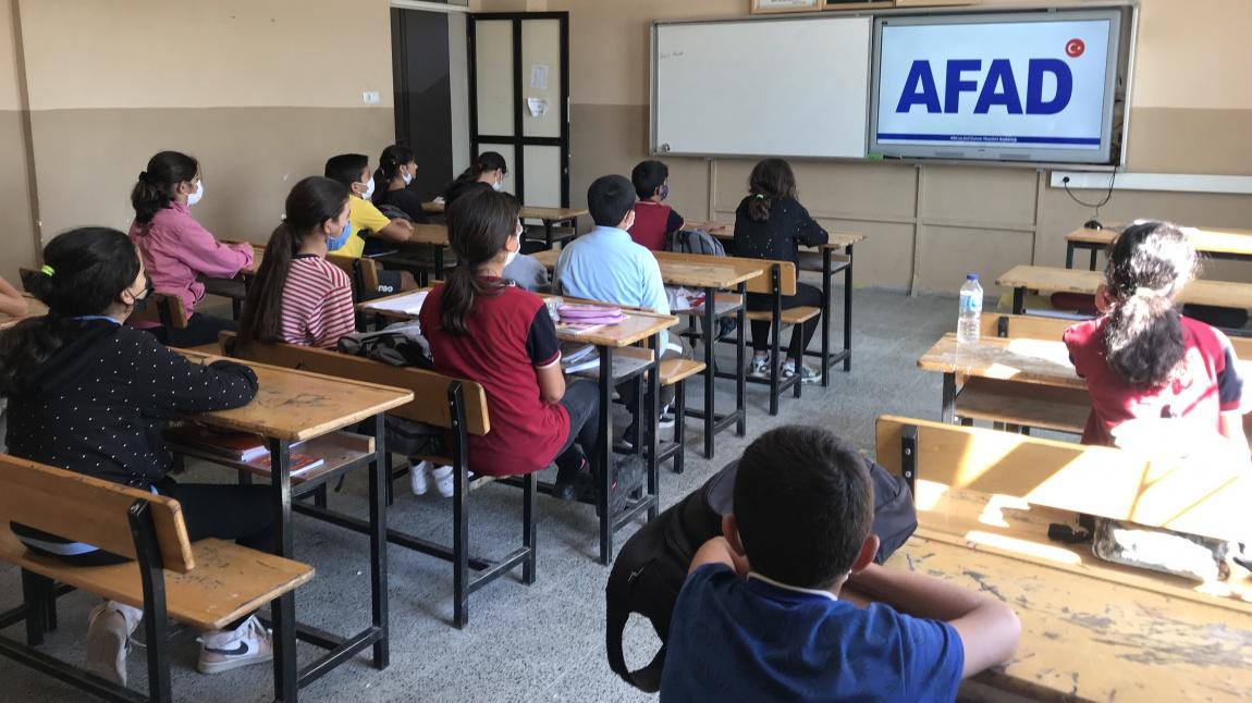 2021 Türkiye afet yılı ve afet eğitim seferberliği adlı seminer yapıldı.